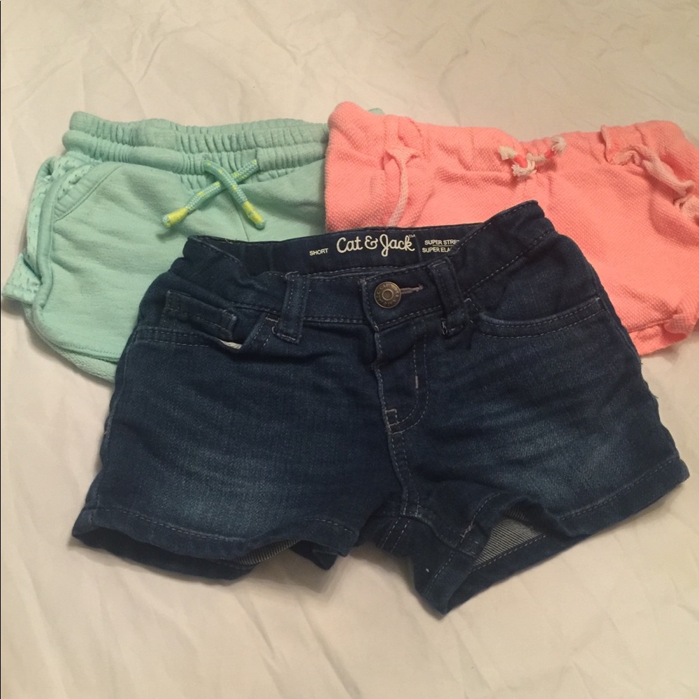 Cat & Jack Shorts size 4/5 Lot Of 3 .